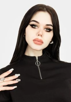 LVT1 Tops Decontrol Fishnet Sleeve Crop