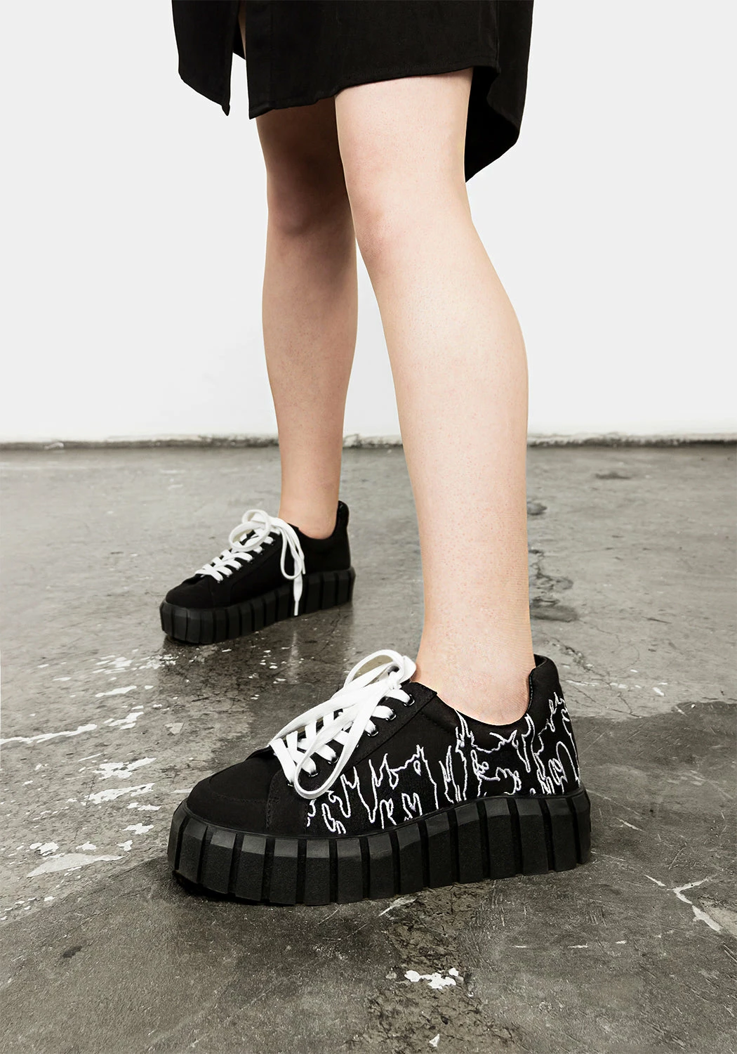 DGH1 Footwear TROUBLE GRAPHIC TRAINERS 4 DGH1 Footwear TROUBLE GRAPHIC TRAINERS