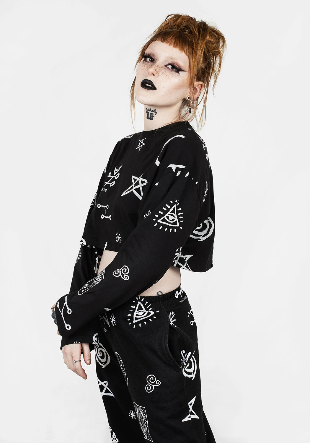 JB1 ABOVE BELOW CROP LONG SLEEVE TEE Tops 4 JB1 ABOVE BELOW CROP LONG SLEEVE TEE Tops