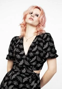 LVT1 Tops MORTMOTH WRAP CROP TOP