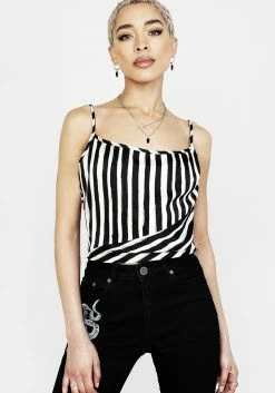 MET1 PARANORMAL CROP CAMI TOP Tops