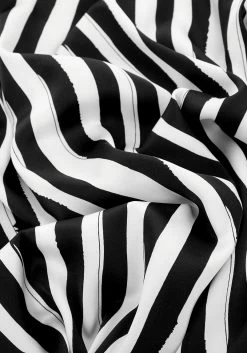 MET1 PARANORMAL CROP CAMI TOP Tops