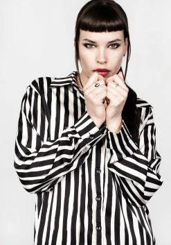 MET1 PARANORMAL OVERSIZED SHIRT