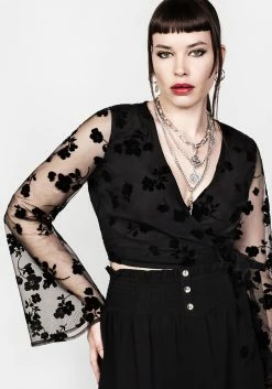 MET1 STEVIE FLOCKED WRAP CROP TOP Tops