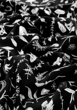 MET1 HEDGEWITCH V-NECK MIDI DRESS Dresses