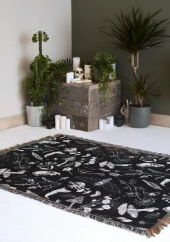 RUG1 Lifestyle EARTH MAGIC WOVEN BLANKET