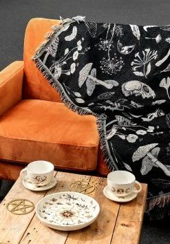 RUG1 Lifestyle EARTH MAGIC WOVEN BLANKET