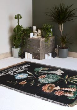 RUG1 PLANTS WOVEN BLANKET Lifestyle